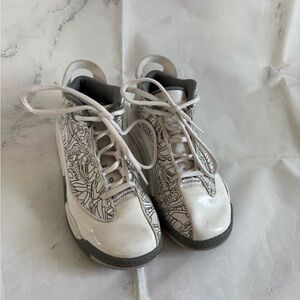 Jordan Kids Sneakers in White and Gray